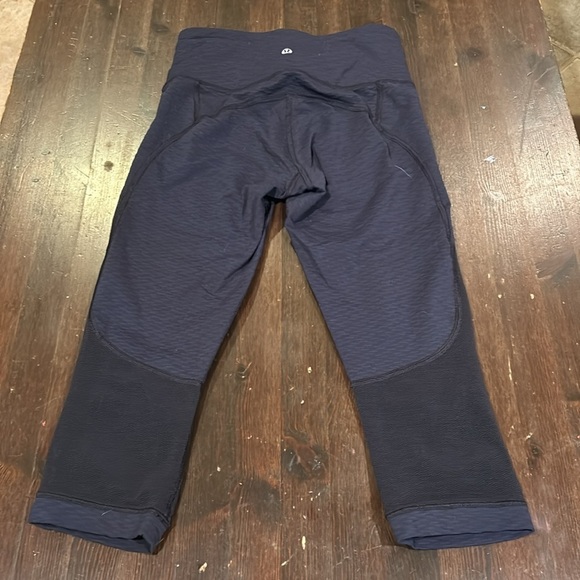 Lululemon Women’s Navy Cropped Leggings Size 4 - Picture 3 of 4
